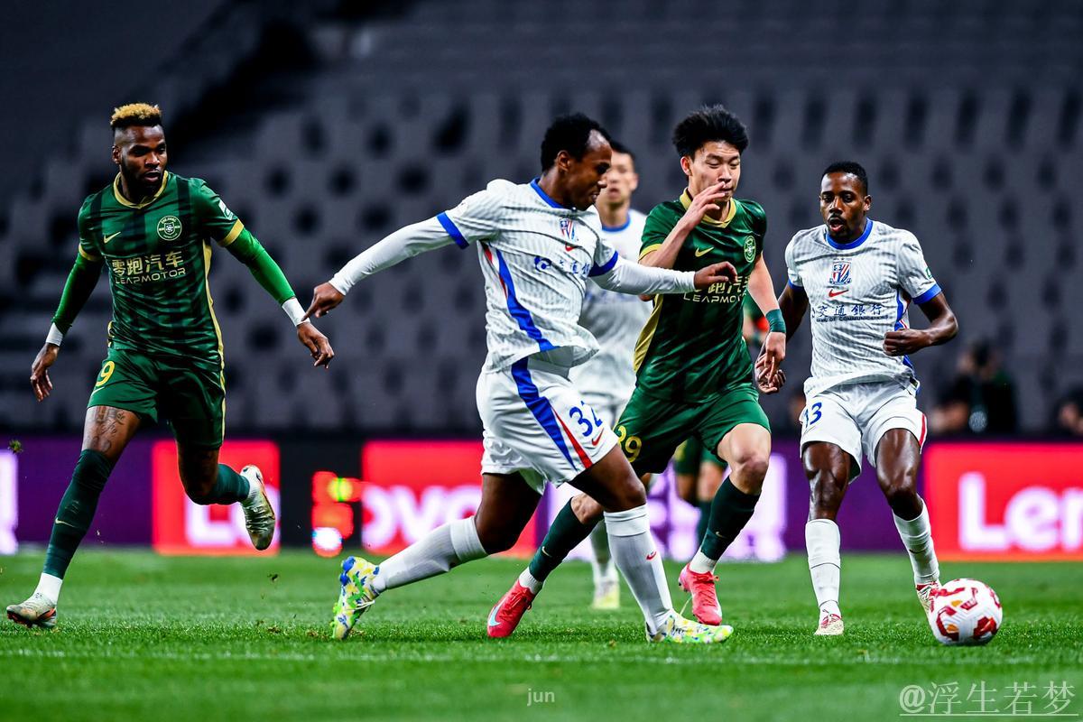 绿城队王钰栋荣膺2025中超最佳年轻球员